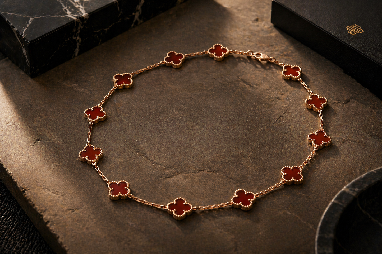 Twelve Motif Clover Necklace – 18K Rose Gold with Carnelian