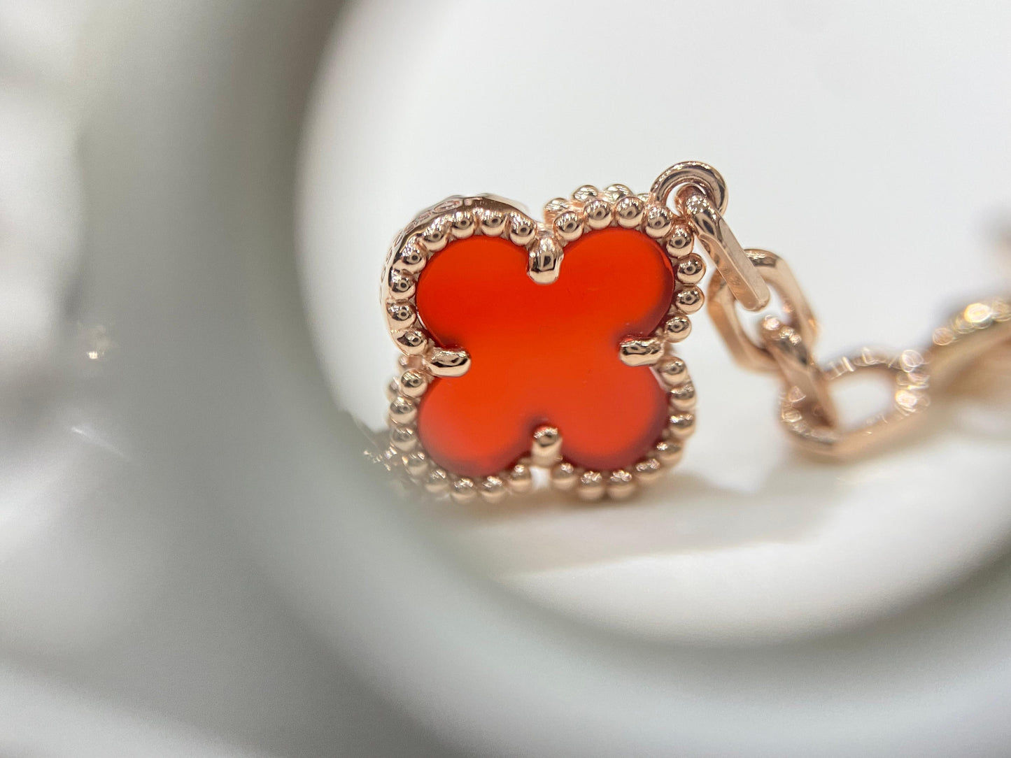 Twelve Motif Clover Necklace – 18K Rose Gold with Carnelian