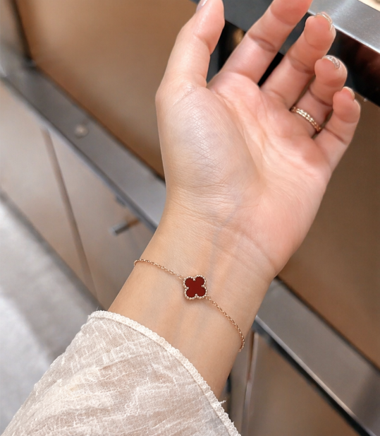 18K Rose Gold Carnelian Small Motif Bracelet
